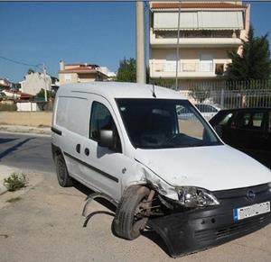 Τροχαίο ατύχημα στο κέντρο των Άνω Λιοσίων (φωτό)