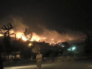 Πύρινη κόλαση στα Άνω Λιόσια – Τυλίχθηκαν στις φλόγες σπίτια και αυτοκίνητα (video)