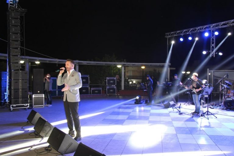 «Φώτισε» το σαββατόβραδο ο Χρήστος Μενιδιάτης