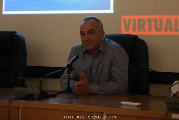 Την ποιητική του συλλογή παρουσίασε ο Νίκος Χατζητρακόσιας στην αίθουσα “Μελίνα Μερκούρη”