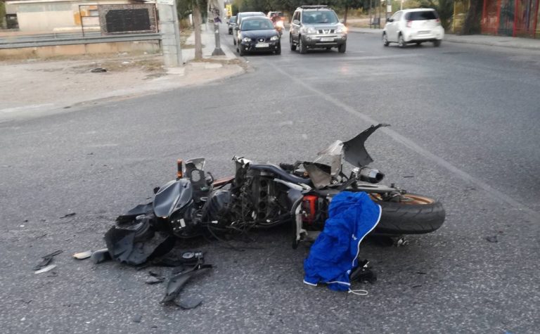 Άνω Λιόσια –  Παρ’ολίγον τραγωδία μετά από τροχαίο στα φανάρια του Πάρκου Πόλης