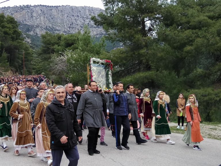 Με κάθε μεγαλοπρέπεια κατέβηκε η Εικόνα της Παναγίας από τη Μονή Κλειστών στα Άνω Λιόσια