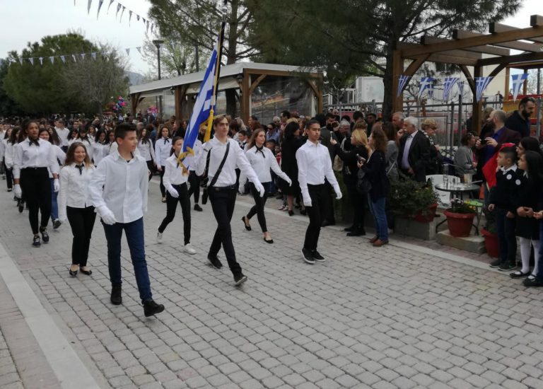 ΔΕΙΤΕ – Περήφανα παρέλασαν τα σχολεία και οι σύλλογοι των Άνω Λιοσίων