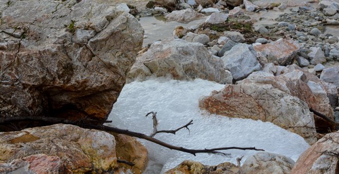 Υγρά και στερεά απόβλητα βρέθηκαν σε Φυλή και Ασπρόπυργο