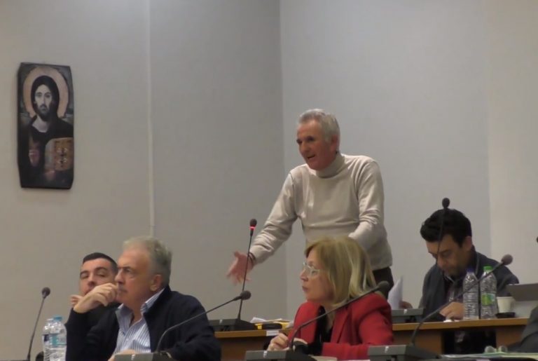 «Φουλ» επίθεση από Καμπόλη στο Δ.Σ.