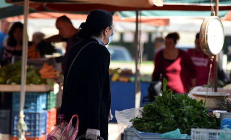 Λαϊκή αγορά Άνω Λιοσίων - Μάσκες, γάντια και τήρηση των αποστάσεων ...