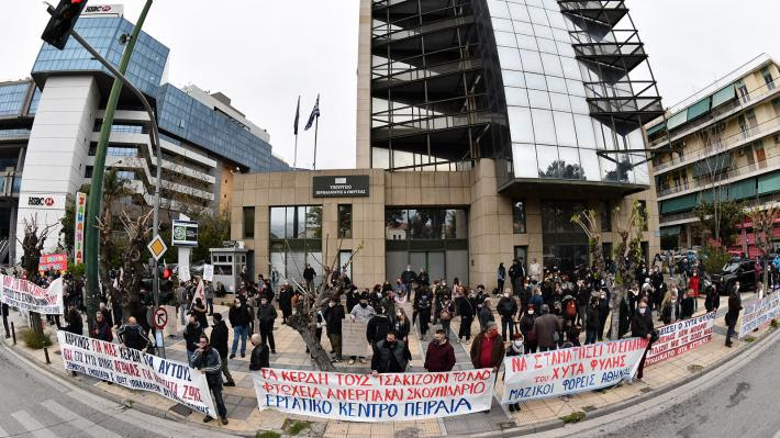Αποκλεισμός του υπουργείου Περιβάλλοντος ενάντια στις χωματερές σε Φυλή και Σχιστό