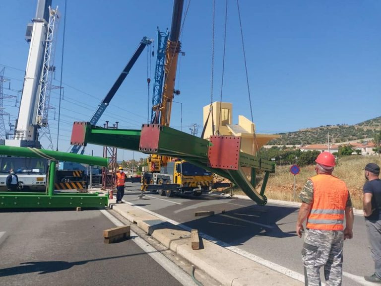 Άνω Λιόσια – Ξεκίνησε η διαδικασία τοποθέτησης μεταλλικής πεζογέφυρας στον οικισμό «Γεννηματάς 2»