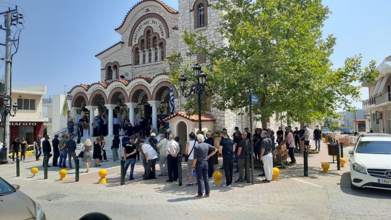 Μια πόλη κλαίει για τον αδικοχαμένο Βασίλη