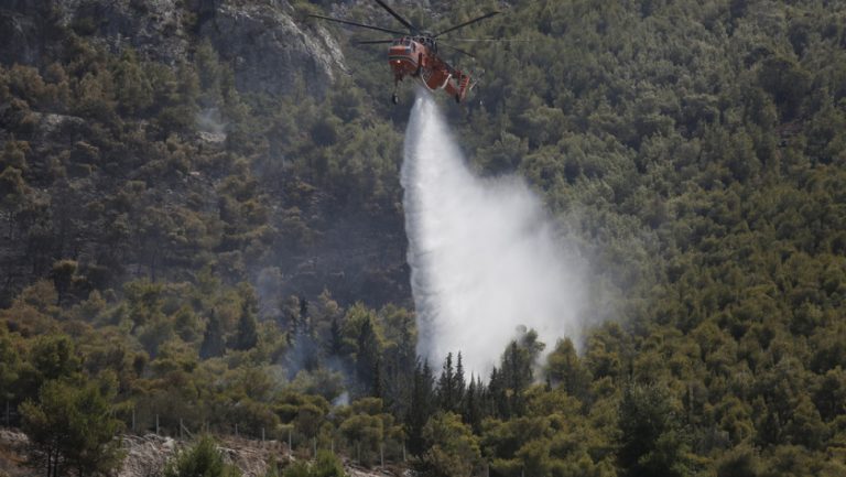 Σε πλήρη έλεγχο η φωτιά στο Ποικίλο Όρος – Αποκαθίσταται η κυκλοφορία στους δρόμους