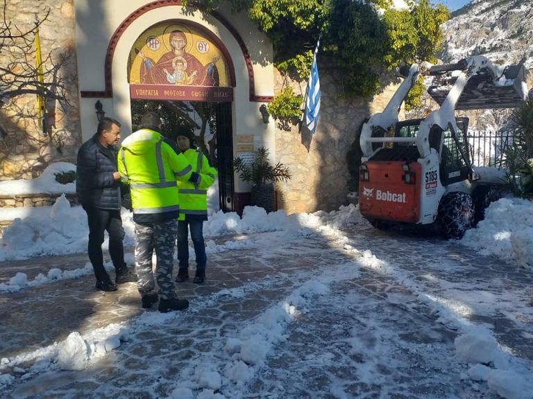 Καθαρίστηκαν από τα χιόνια τα Μοναστήρια σε Χασιά και Πάρνηθα