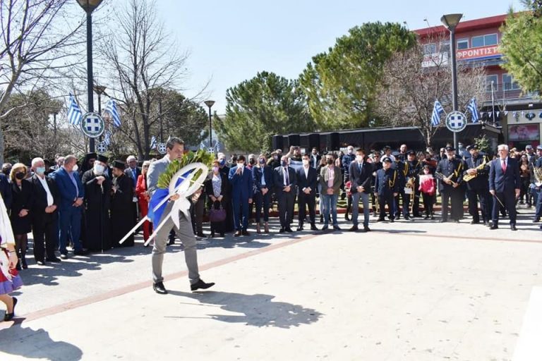 Με επιμνημόσυνη δέηση και κατάθεση στεφάνων τίμησαν τη μνήμη των πεσόντων του 1821 στα Άνω Λιόσια