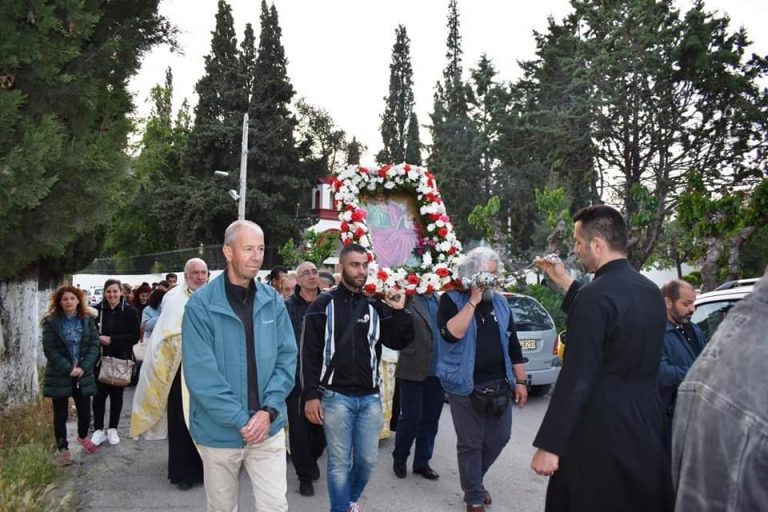Λαοσύναξη και λαμπρές τιμές στον Εσπερινό του Αγίου Ιωάννη Θεολόγου Άνω Λιοσίων