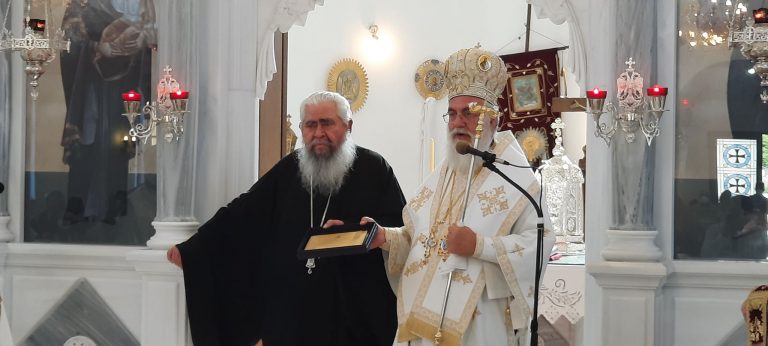 Πολλή αγάπη και τιμές για τον συνταξιοδοτούμενο παπά Γιώργη