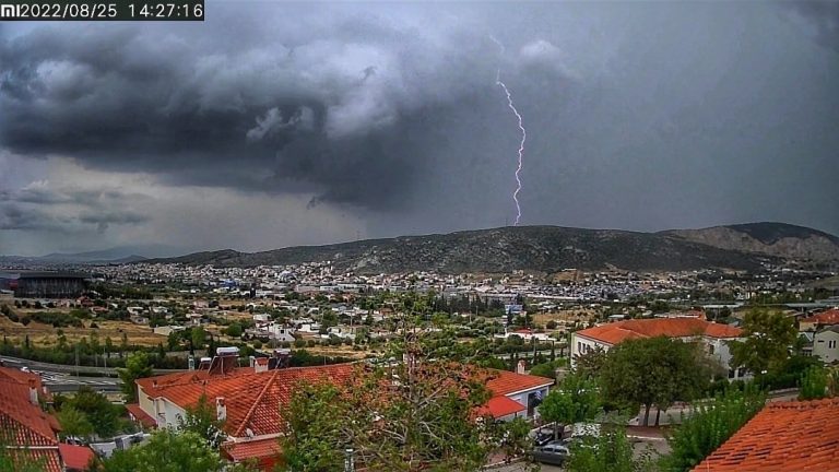 Έντονα καιρικά φαινόμενα και σήμερα Παρασκευή – Ο καιρός από το meteoliosia.gr