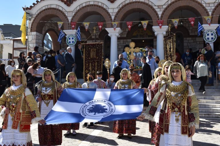 Μεγάλα ονόματα του δημοτικού τραγουδιού στο αρβανίτικο γλέντι των Άνω Λιοσίων για την Ύψωση του Τιμίου Σταυρού