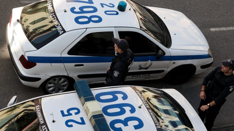 Συλλήψεις για ναρκωτικά σε Δήμο Φυλής και Αχαρνές – «Σκούπισμα» έξω από σχολικά συγκροτήματα