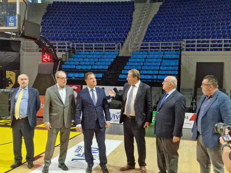 Υπουργική επίσκεψη στο γήπεδο της μπασκετικής ΑΕΚ στα Άνω Λιόσια