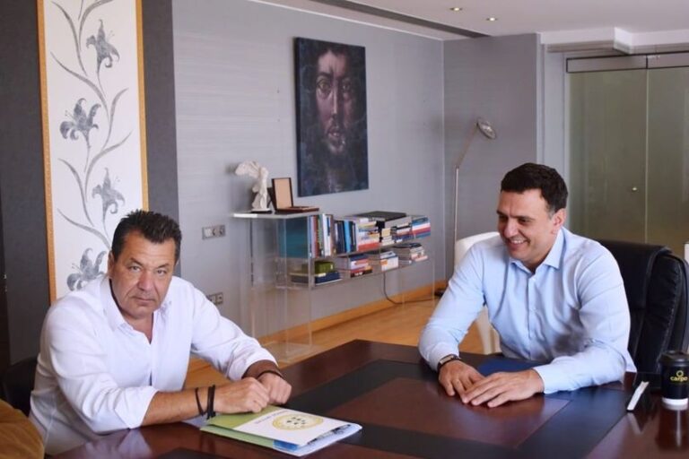 Συνάντηση του Υπουργού Τουρισμού Βασίλη Κικίλια με το Δήμαρχο Φυλής Χρήστο Παππού