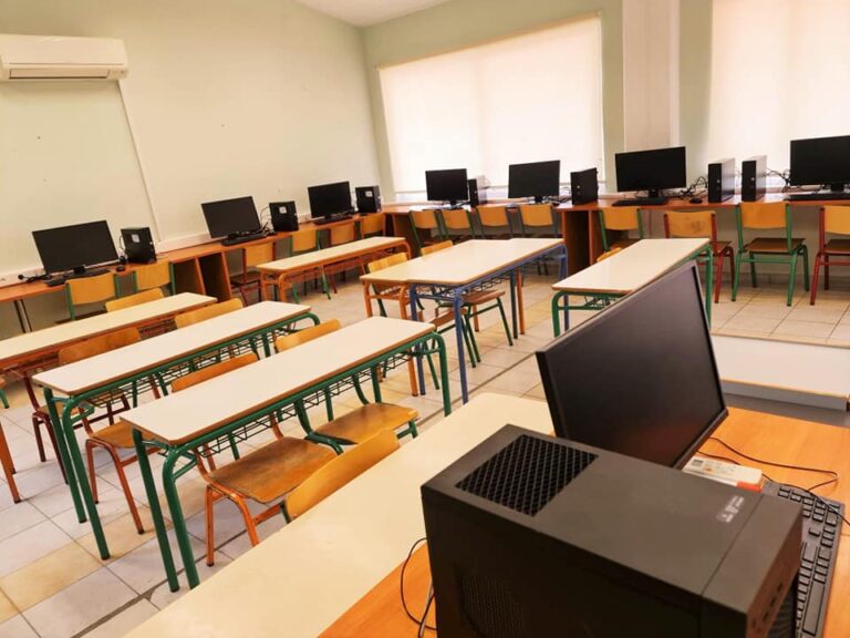 Νέα, σύγχρονη αίθουσα πληροφορικής στο 10ο Δημοτικό Σχολείο Άνω Λιοσίων