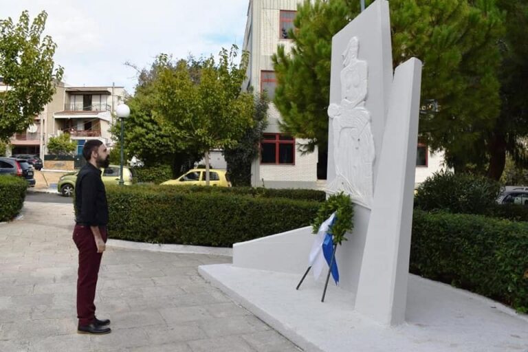 Στεφάνι για τους ήρωες του Πολυτεχνείου κατέθεσε ο Αναπλ. Δήμαρχος Τόλης Βαδεβούλης