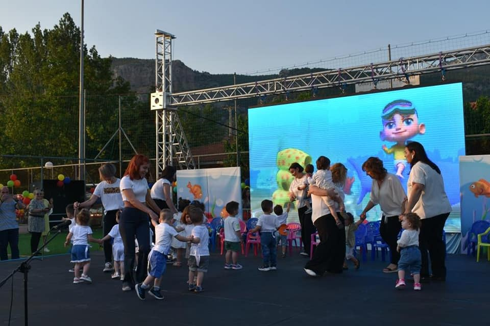 Γέμισε παιδικά χαμόγελα η Χασιά στη γιορτή των παιδικών σταθμών