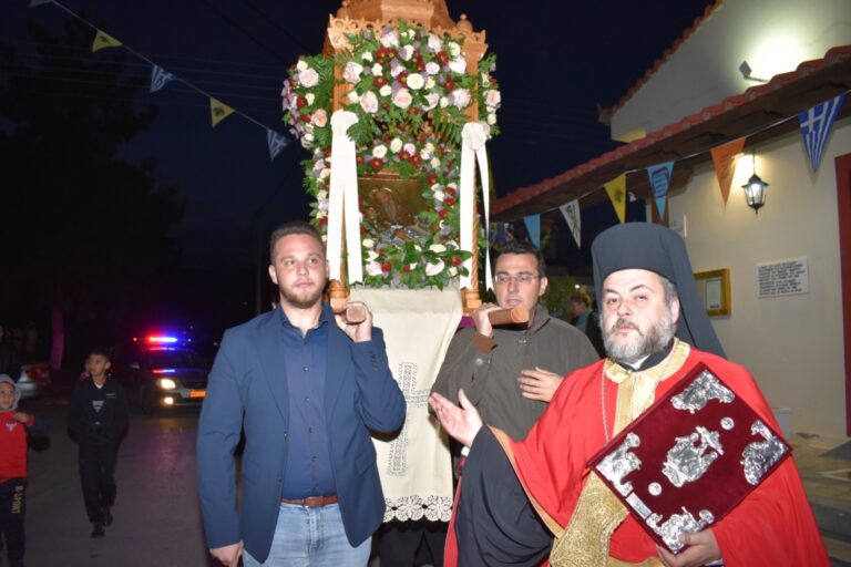 Με κατάνυξη η λιτάνευση της εικόνας του Αγίου Στυλιανού στο Ζεφύρι