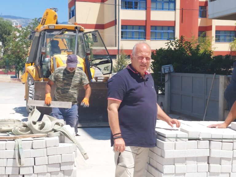 Ολοκληρώθηκε η πρώτη ανάπλαση στο Ζεφύρι – Στρώθηκαν με κυβόλιθους τρεις κεντρικοί δρόμοι
