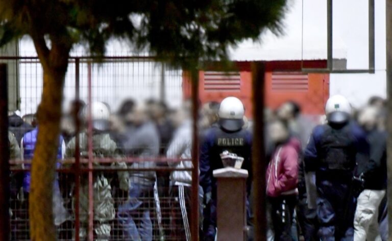 Αναζητούν τον καθοδηγητή της επίθεσης οι αρχές – «Άναψα κερί στον Άγιο Κυπριανό για να ζήσει ο αστυνομικός» λέει ο 18χρονος συλληφθείς