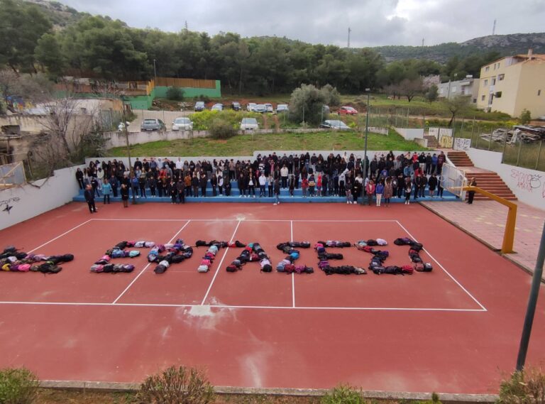 Τη μνήμη των θυμάτων των Τεμπών τίμησαν οι μαθητές του 4ου Γυμνασίου Άνω Λιοσίων