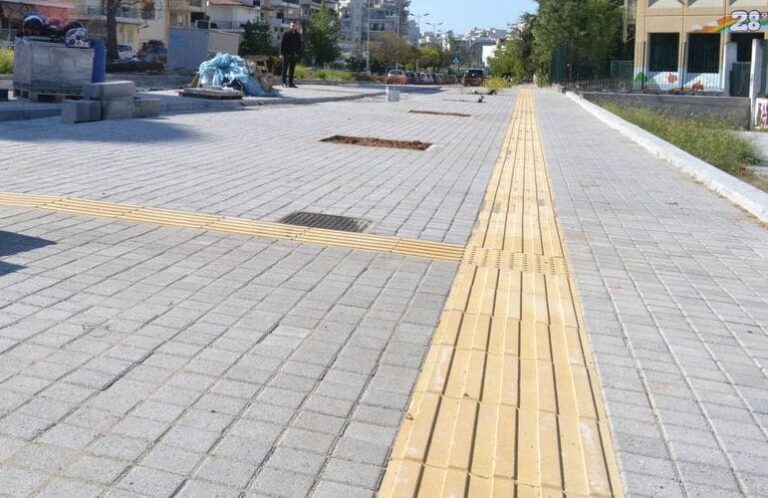 Έκκληση του Δήμου Φυλής προς τους οδηγούς: Μην παρκάρετε στις οδεύσεις τυφλών-κίνδυνος τραυματισμού