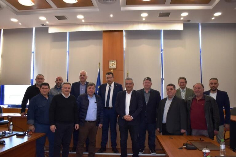 O Δημοτικός Σύμβουλος Φυλής Μιχαήλ Καλογερόπουλος αντιπρόεδρος του Συνδέσμου της Πάρνηθας (ΣΥΝΠΑ) με επανεκλογή του Βασίλη Λαζάρου στην Προεδρία