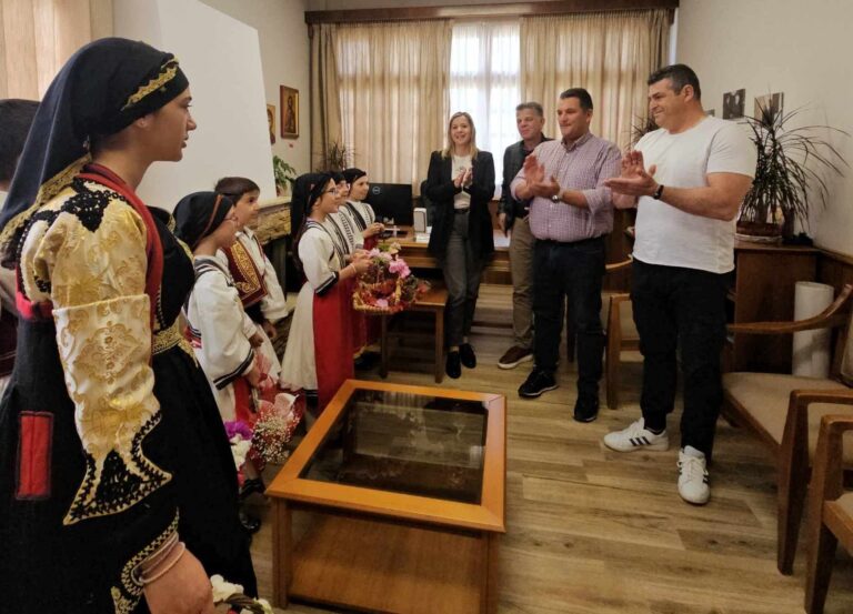 Ξεχωριστές νότες παράδοσης και Πασχαλινές ευχές από τα «Λαζαράκια» των Θεσσαλών Φυλής