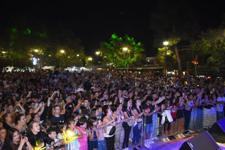 Ολοκληρώθηκε με φαντασμαγορικό τρόπο το εορταστικό τετραήμερο στα Άνω Λιόσια