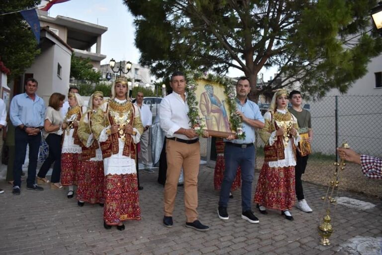 Κατάνυξη και ευλάβεια στη λιτάνευση της εικόνας του Αγίου Πέτρου Φυλής