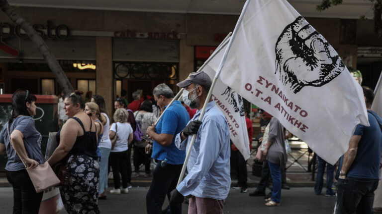 Παράσταση διαμαρτυρίας στον ΕΣΔΝΑ για τον νεκρό οδηγό απορριμματοφόρου στον ΧΥΤΑ Φυλής