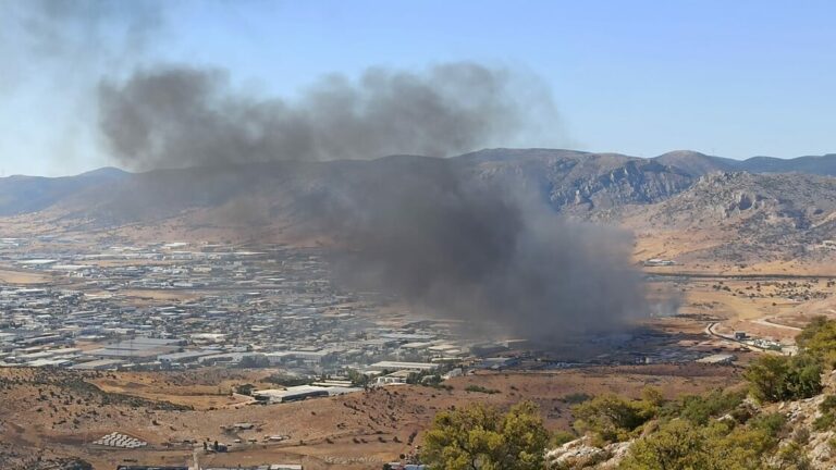 Φωτιά τώρα στον Ασπρόπυργο – Μήνυμα 112 για τους καπνούς