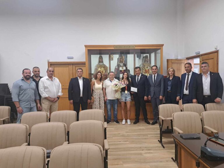Τίμησε τη χρυσή πρωταθλήτρια Ευρώπης, στο άλμα επί κοντώ, Αναστασία Μπουμπουλίδη ο Δήμαρχος Χρήστος Παππούς