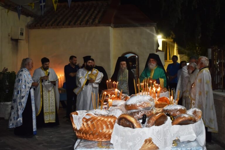 Κατανυκτικός και πολυπληθής ο Εσπερινός στον Ιστορικό Ναό του Αγίου Ιωάννη Θεολόγου Άνω Λιοσίων