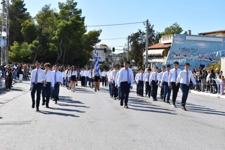 Με παλμό και περηφάνια παρέλασαν μαθητές και σύλλογοι στο Ζεφύρι