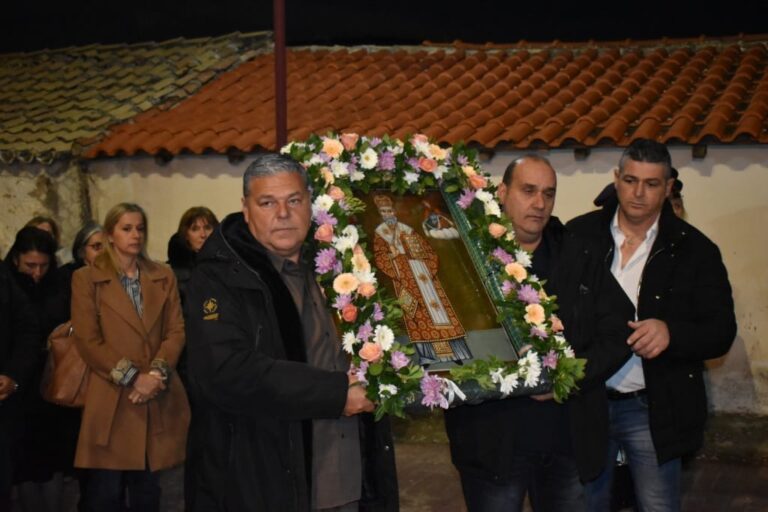 Με λαμπρότητα η λιτάνευση της εικόνας του Αγίου Νικολάου στη Φυλή