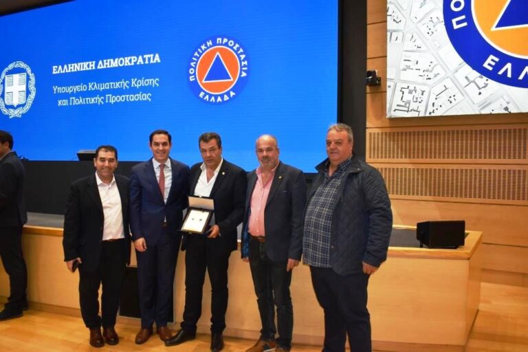 Τιμητική διάκριση στον Δήμαρχο Φυλής Χρήστο Παππού από το Υπουργείο Πολιτικής Προστασίας