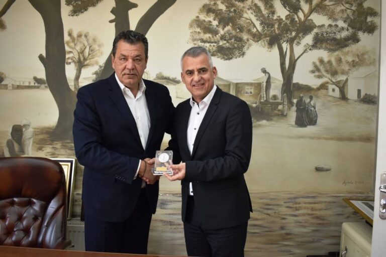 Τον βουλευτή της Ομογένειας Ευάγγελο Ντούλες υποδέχθηκε ο Δήμαρχος Φυλής Χρήστος Παππούς