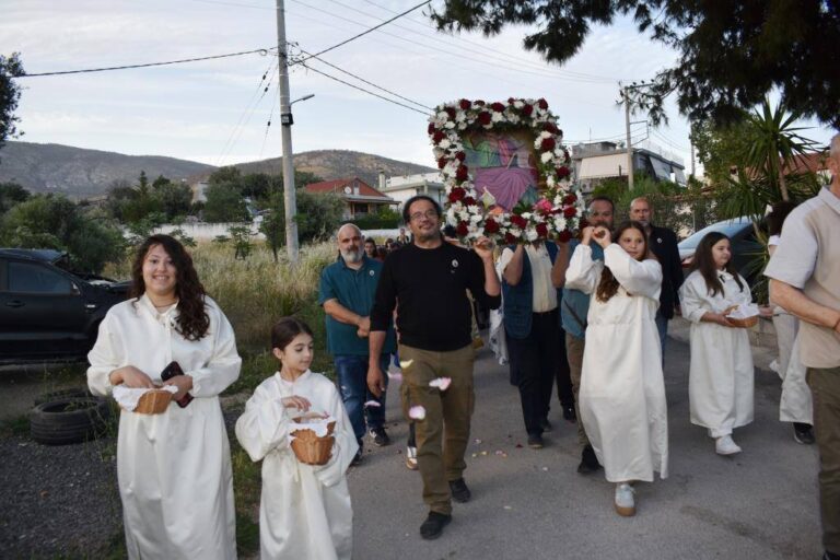 Κατάνυξη και μεγαλοπρέπεια στη Λιτάνευση της Εικόνας στον Άγιο Ιωάννη Θεολόγο Άνω Λιοσίων