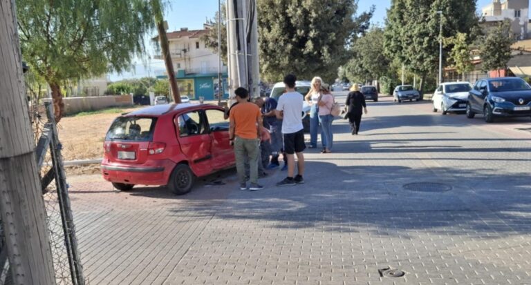 Άνω Λιόσια – Τροχαίο ατύχημα στο κέντρο της πόλης με ελαφρά τραυματίες