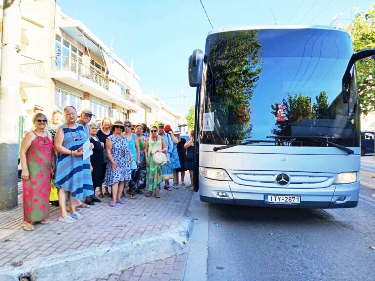 Δωρεάν μπάνια στη θάλασσα για τα μέλη των ΚΑΠΗ του Δήμου Φυλής