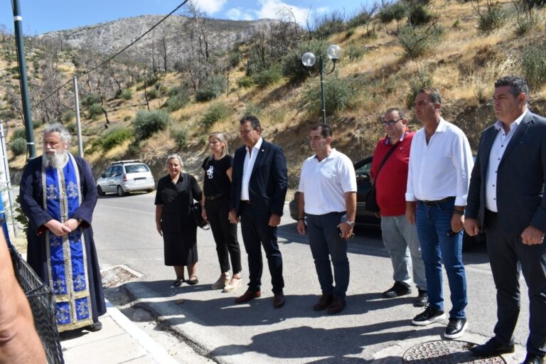 Συγκίνηση στο μνημόσυνο για τους 18 εκτελεσθέντες στη Φυλή το 1944