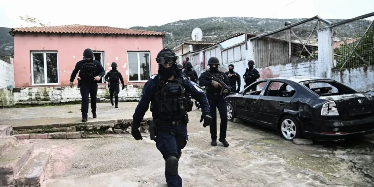 «Ράμπο» στους καταυλισμούς των Ρομα της Δυτικής Αττικής: πρεμιέρα μέσα στο Νοέμβρη για τις «Ομάδες Ασφαλούς Συμβίωσης» (ΟΑΣΥ)