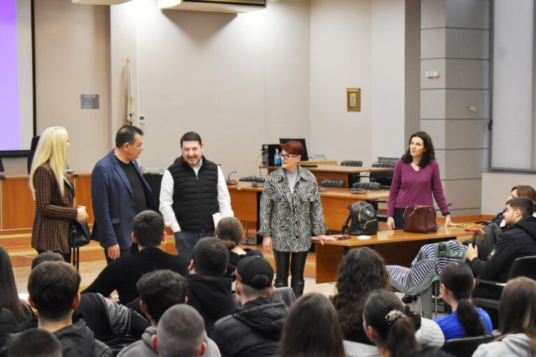 Πως και πότε κλείνουν τα σχολεία για καιρικά φαινόμενα εξήγησε ο Περιφερειάρχης Αττικής στους μαθητές του 1ου ΓΕΛ Άνω Λιοσίων