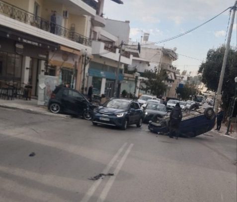 Τροχαίο ατύχημα με ανατροπή οχήματος στο Ζεφύρι – Χωρίς σοβαρούς τραυματισμούς
